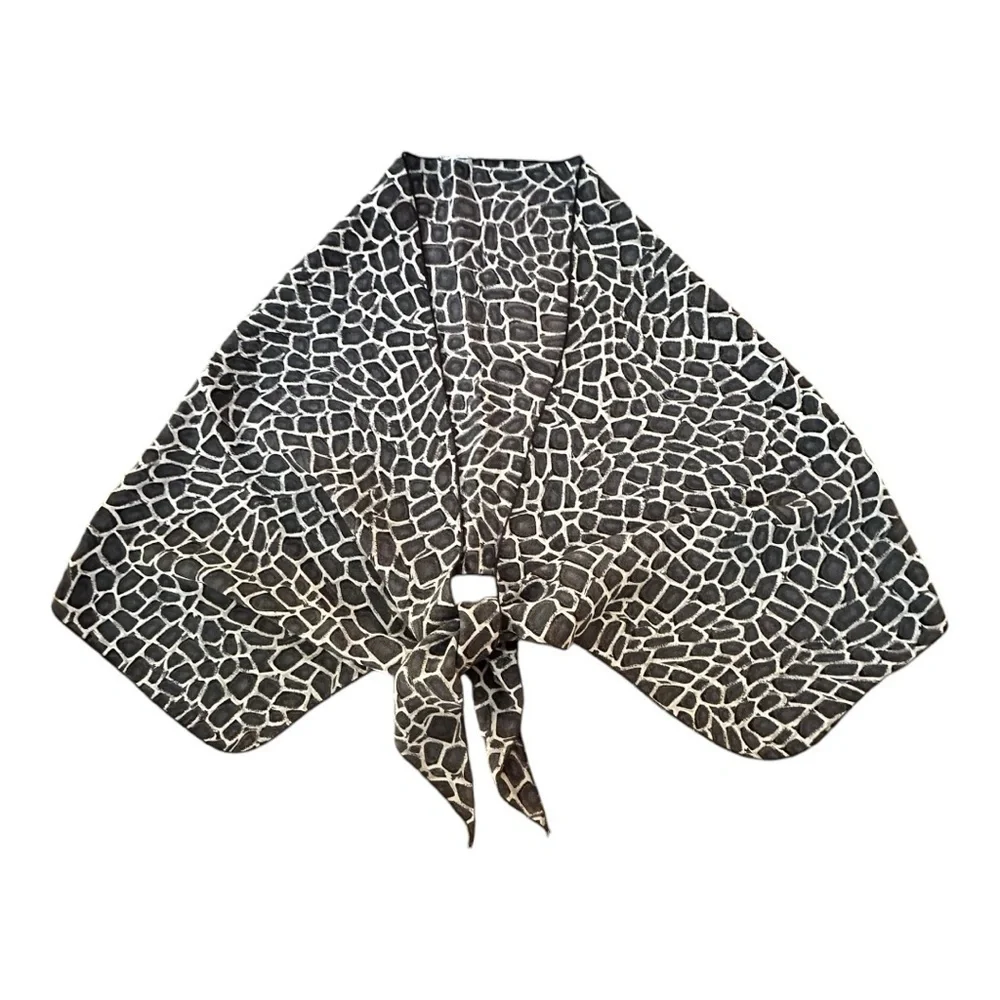 Giraffe Print Triangle Large Scarf Shawl Wrap Black White Gray 36” X 27”